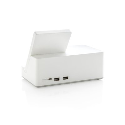 Pimp je bureau met deze superhandige draadloze oplader. Gemaakt van ABS en 100% natuurlijk bamboe. Deze draadloze oplader met luidspreker past perfect op je bureau of in je woonkamer. De draadloze oplader is een 5W-oplader en wordt geleverd met een micro-USB-kabel van 150 cm om hem op je USB-lader aan te sluiten. Met de draadloze 3W-luidspreker kan je muziek streamen tot op 10 meter afstand met BT 4.1. Als beide functies worden gebruikt, wordt aanbevolen om het item op een voedingsbron aangesloten te houden. Draadloos opladen compatibel met alle QI-apparaten zoals Android nieuwste generatie, iPhone 8 en hoger. Input 5V / 1A, Draadloze output: 5V / 1A 5W. Geregistreerd ontwerp®