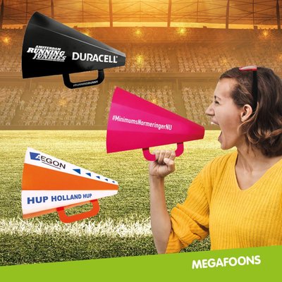 Mensen vragen vaak om aandacht en hoe duidelijk kun je wel niet zijn met deze leuke megafoons met handvat en rondom bedrukt.
