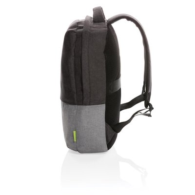 Klaar om de deur uit te gaan met je laptop en andere must-haves die veilig en stijlvol zijn verpakt in deze mooie rugtas. Deze tweekleurige rugtas is gemaakt van RPET en heeft een minimalistisch ontwerp. Een 15,6-inch laptop past er comfortabel in. RFID-vak die je persoonlijke passen beschermt tegen skimming. Buitenkant: 100% 600D rPET melange. Voering: regulier 210D polyester. PVC vrij.