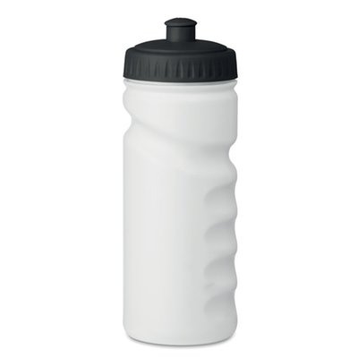 Witte PE, BPA-vrije drinkfles met gekleurde dop en uittrekbare drinktuit. Met gripzone in de body. Inhoud 500 ml. Lekvrij.