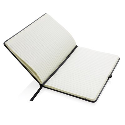 Schrijf al je aantekeningen en creatieve ideeën op met dit A5 notitieboek van gerecycled leer met harde kaft. Stijlvol en met een mooie afwerking. Het notitieboekje heeft 80 vellen/160 pagina's 70 gm/s wit gekleurd gerecycled papier, een verticaal elastiek en een pennenlus.